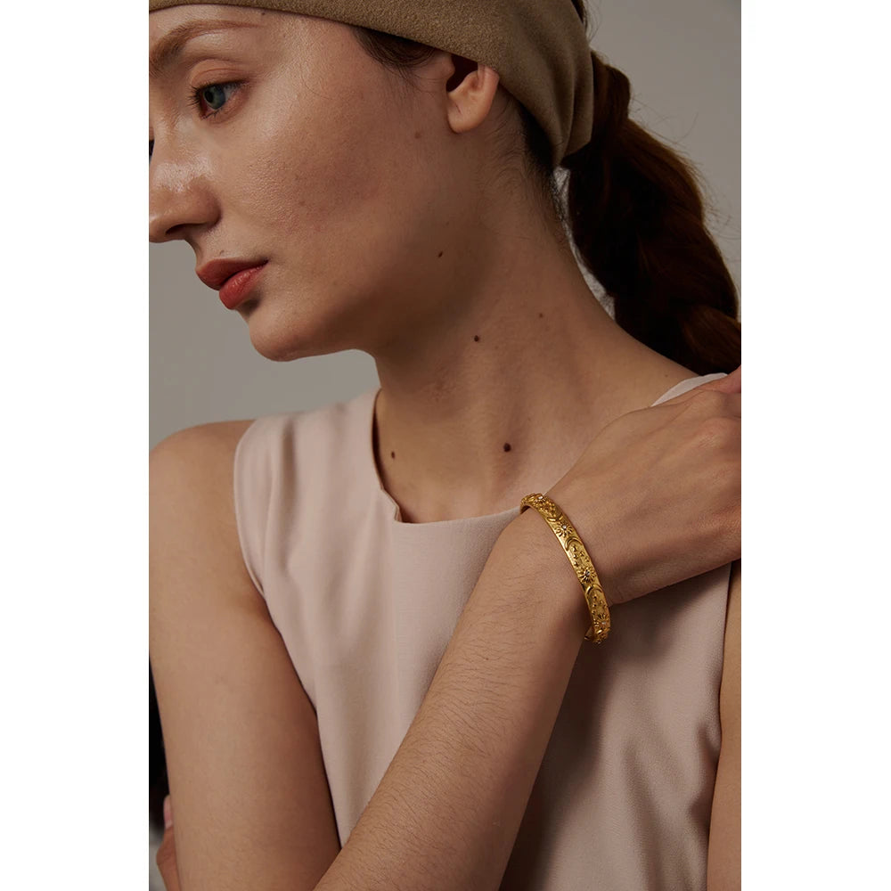 Star moon sun bracelet in gold-plated stainless steel.