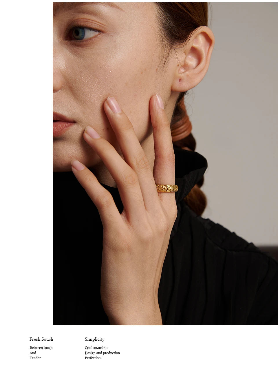 Star moon sun ring in 18K gold-plated stainless steel.