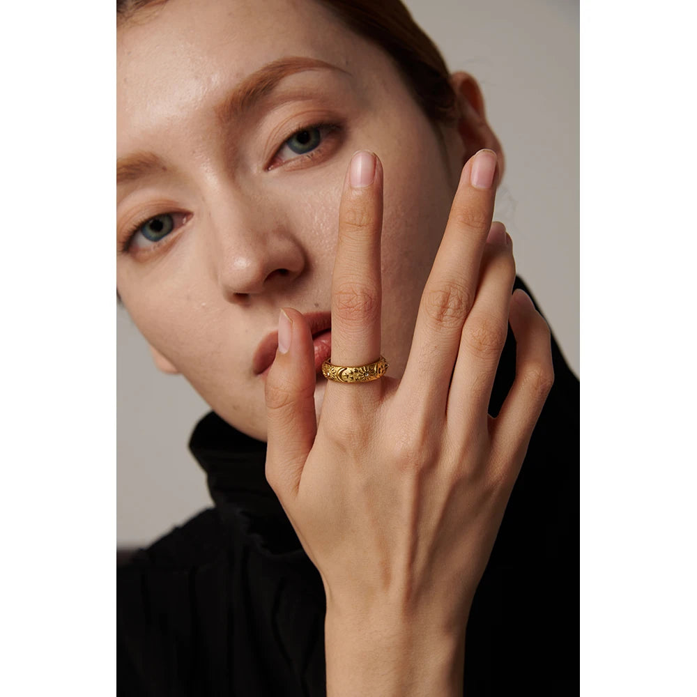Star moon sun ring in 18K gold-plated stainless steel.