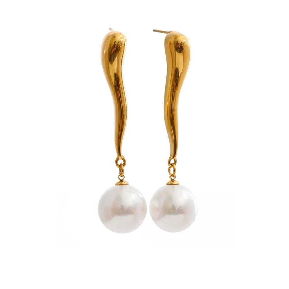 Gold-plated stainless steel earrings with pearls.