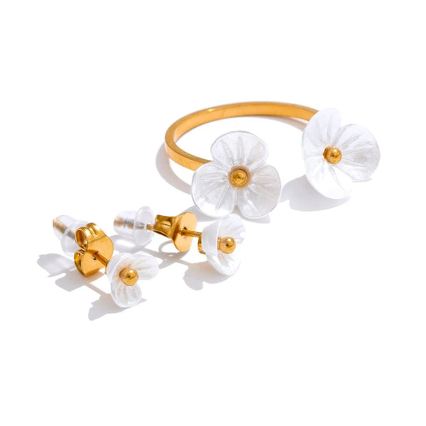 Earrings made of gold-plated stainless steel with resin.