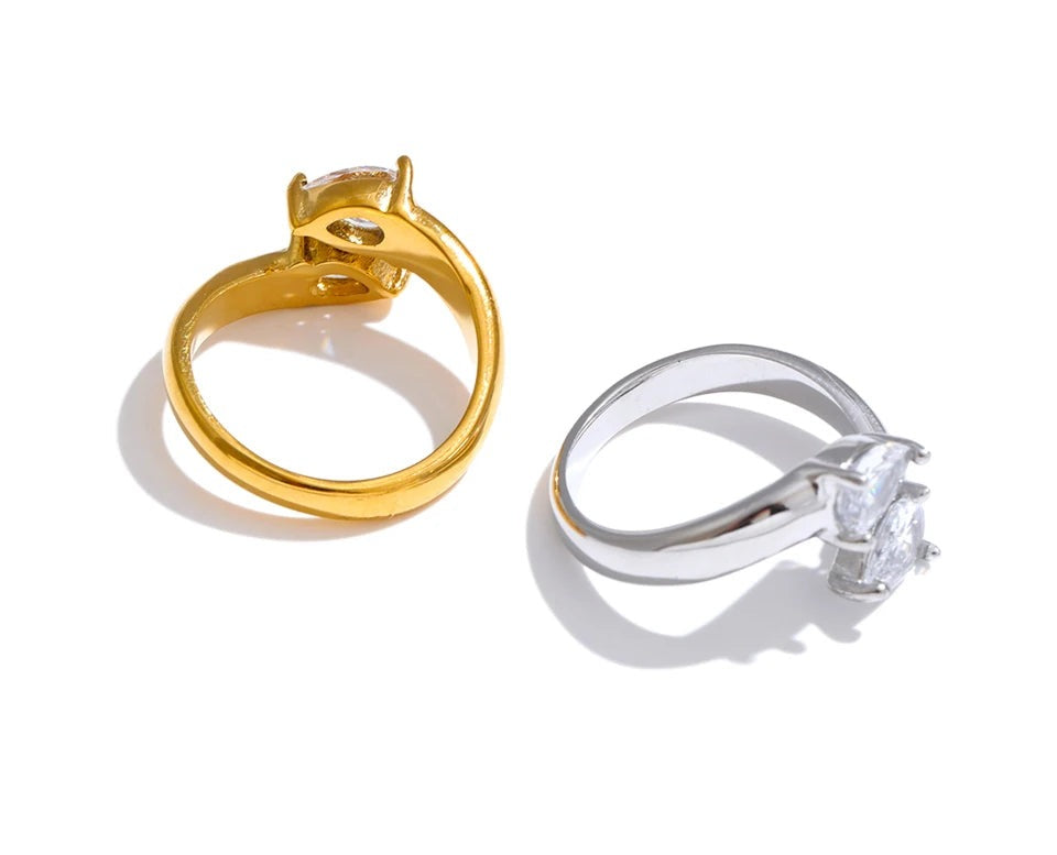 Cubic zirconia geometric ring in 18K gold-plated stainless steel with cubic zirconia.