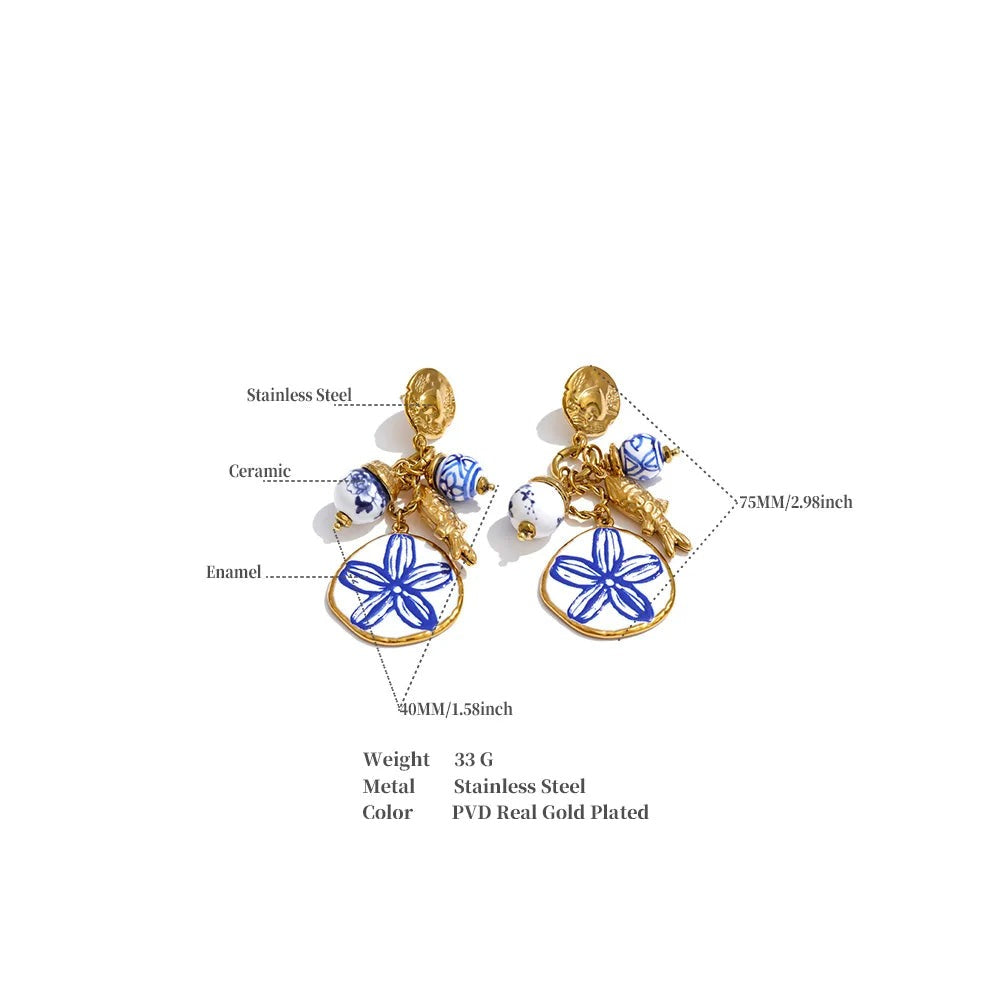 Flower beaded earrings in gold-plated stainless steel.