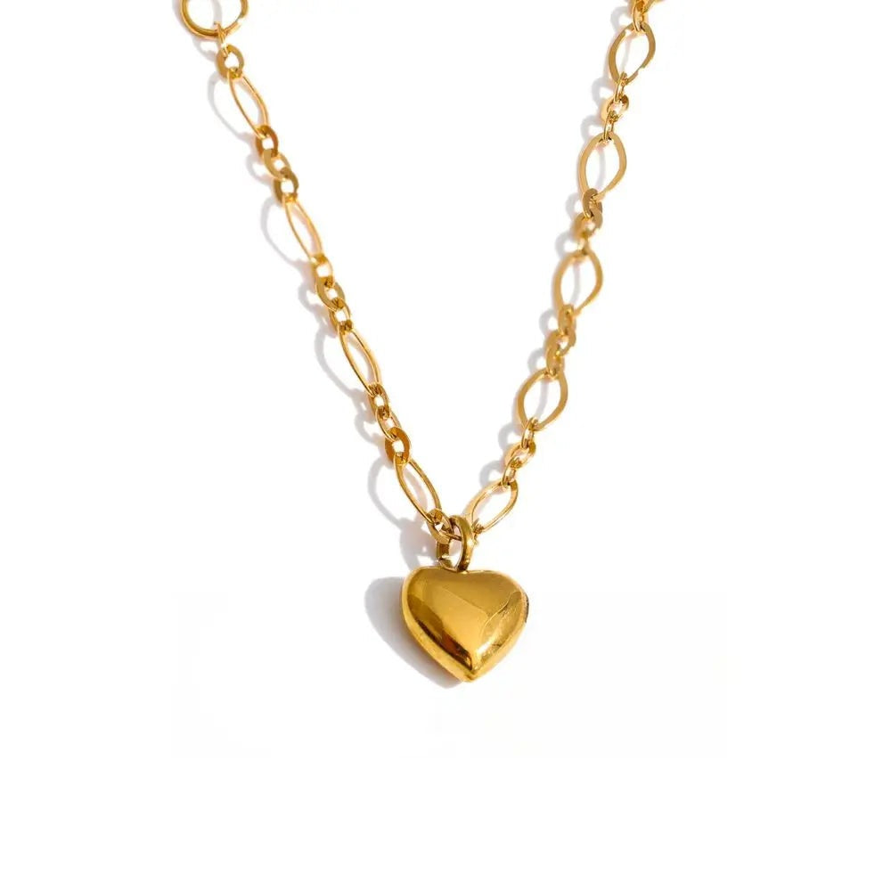 Gold-plated stainless steel necklace with heart pendant.