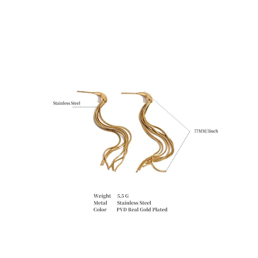 Geometric chain earrings in gold-plated stainless steel.