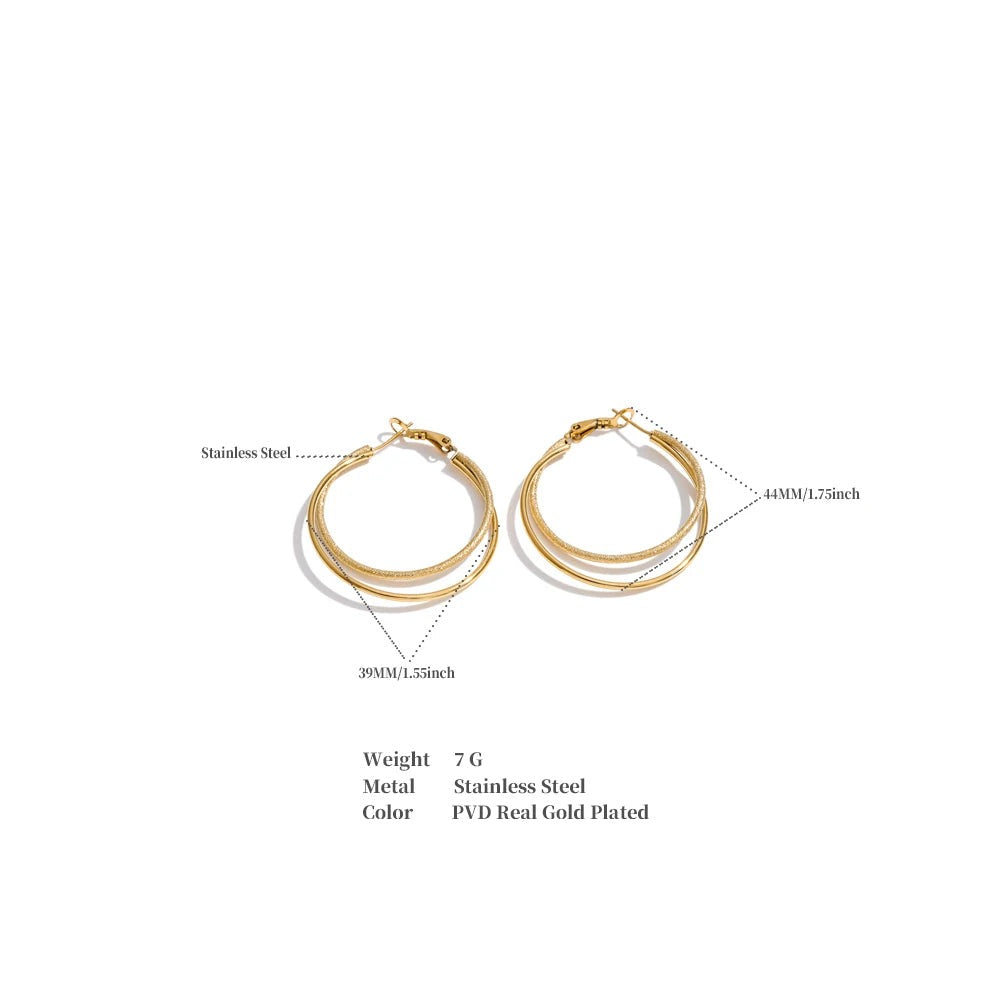 Geometric earrings in gold-plated stainless steel.