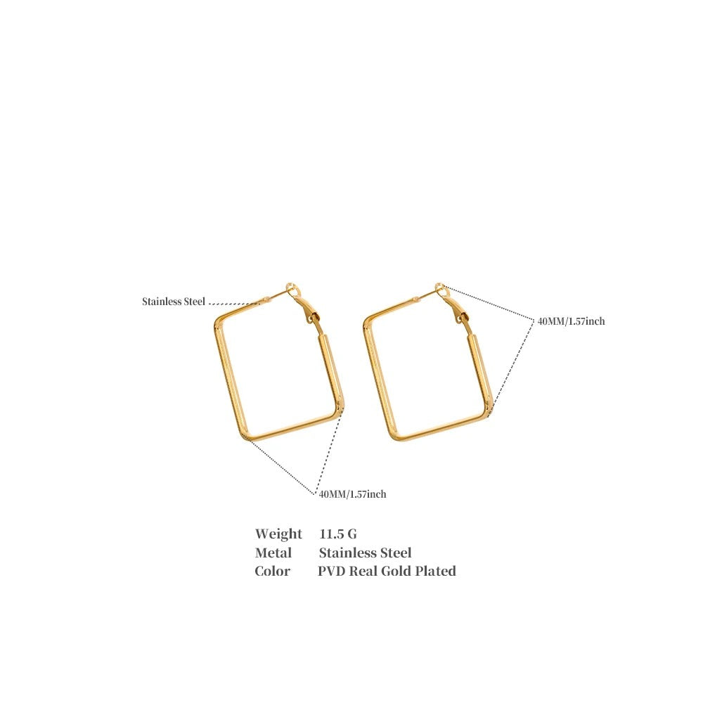 Geometric earrings in gold-plated stainless steel.