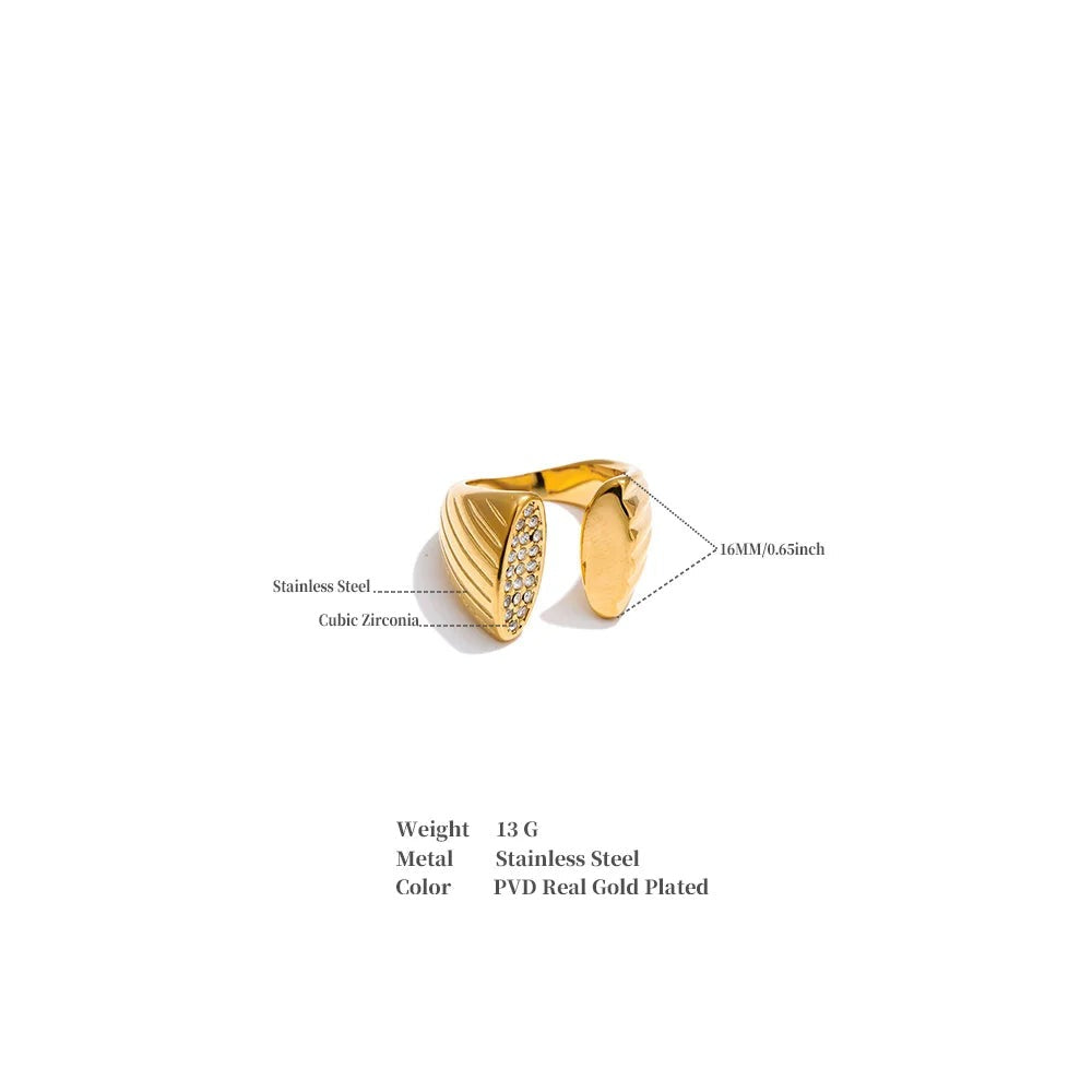 Cubic zirconia geometric ring in gold-plated stainless steel with cubic zirconia.