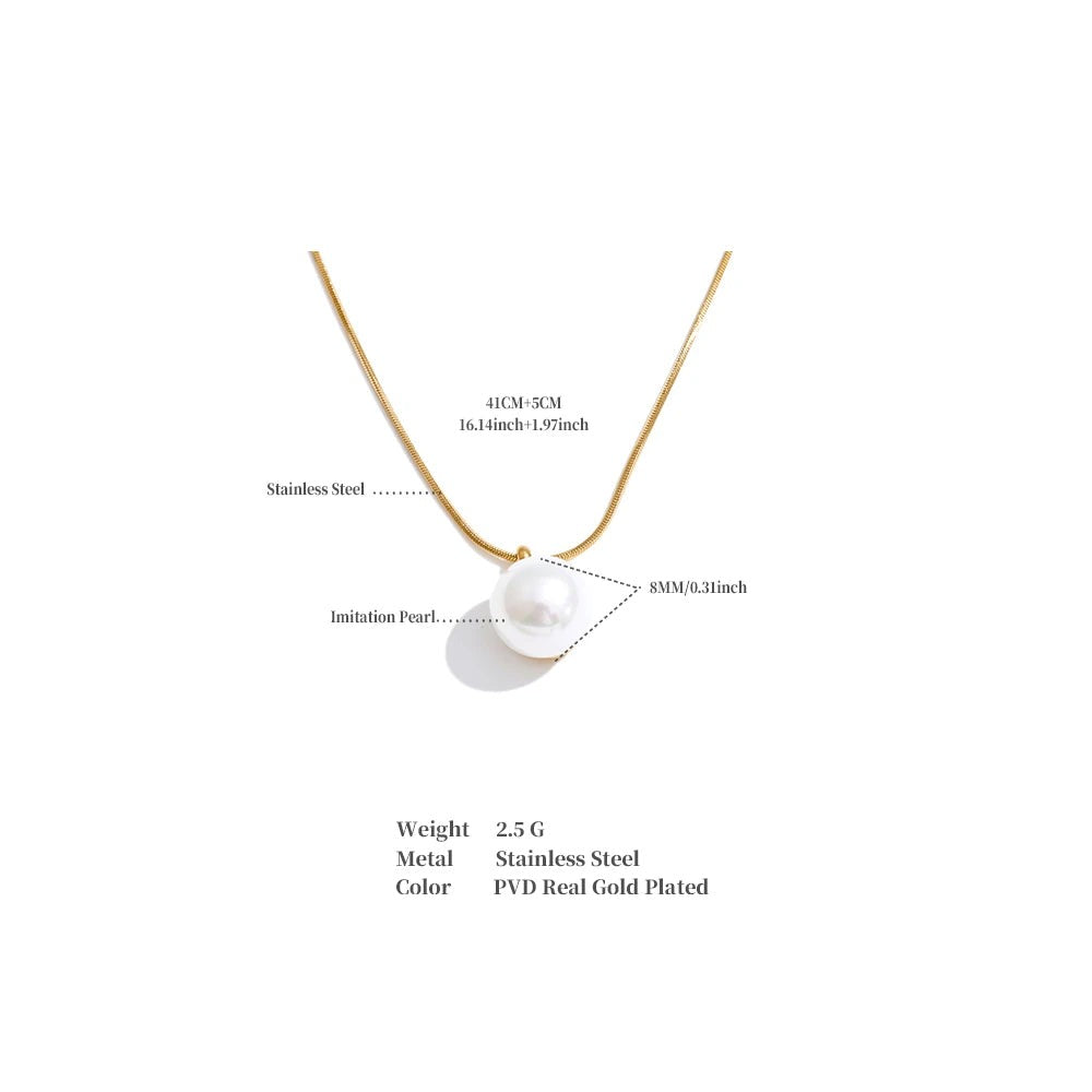 Pearl coin geometric necklace in gold-plated stainless steel with pearl.