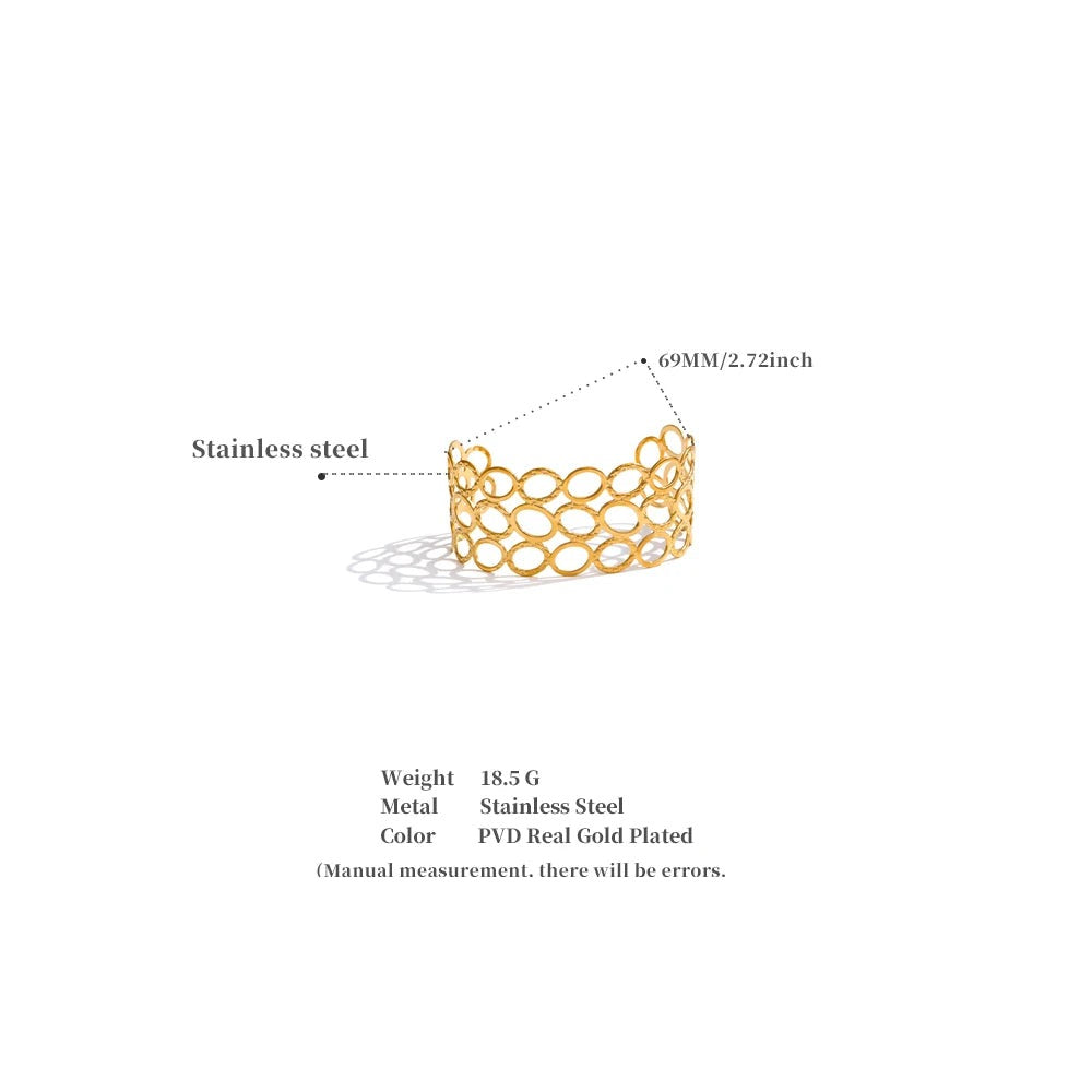 Geometric bracelet in gold-plated stainless steel.