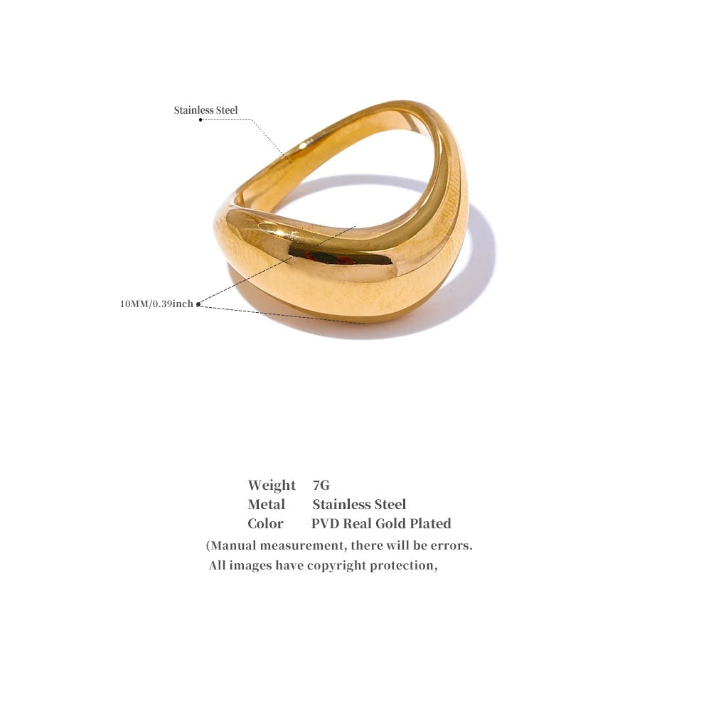 Minimalist geometric ring in gold-plated stainless steel.