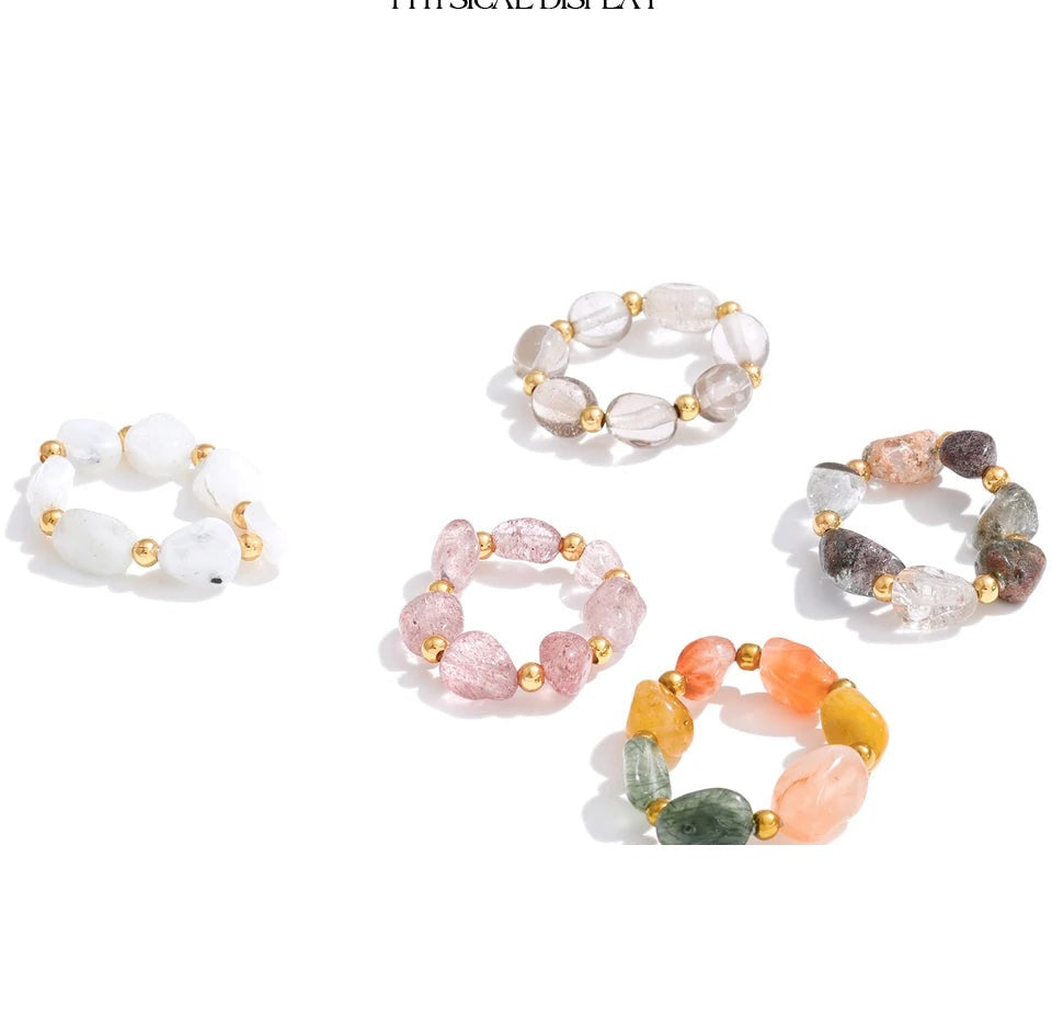 Natural stone geometric ring in 18K gold-plated stainless steel with natural stone.