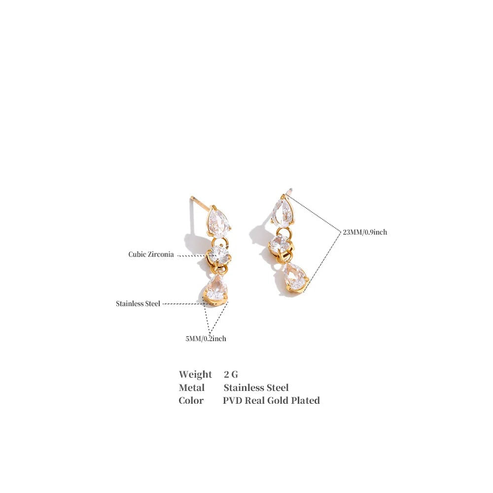Cubic zirconia minimalist geometric earrings in gold-plated stainless steel with cubic zirconia.