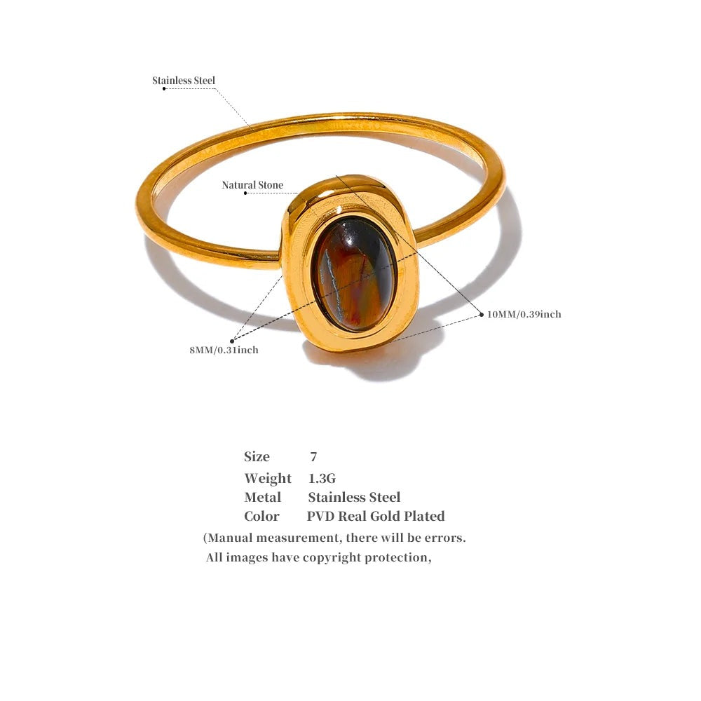 Natural stone geometric ring in 18K gold-plated stainless steel with natural stone.