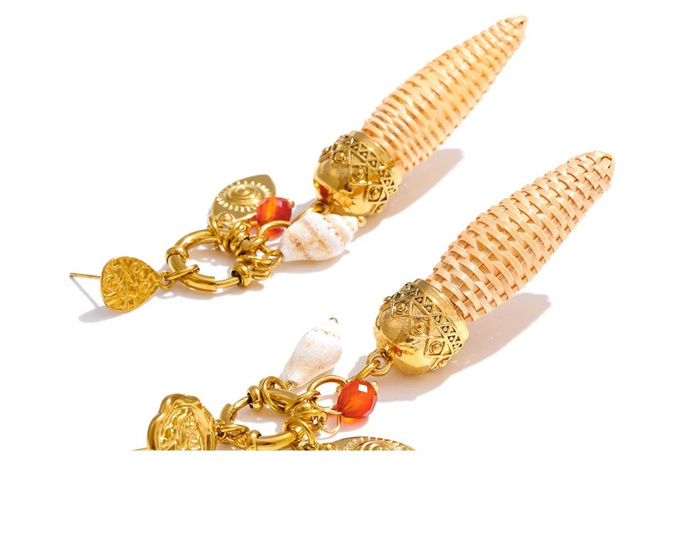 Geometric earrings in gold-plated stainless steel.