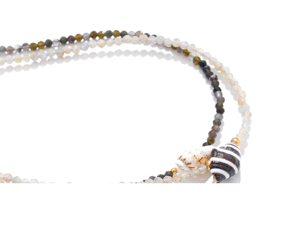 Crystal geometric necklace in gold-plated stainless steel with crystal.