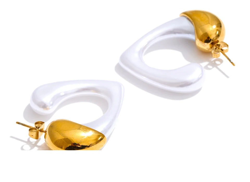 Pearl heart vintage earrings in gold-plated stainless steel with pearl.