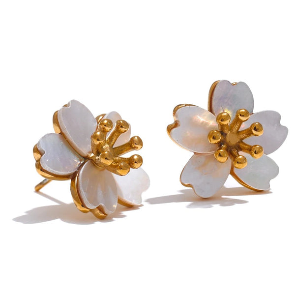 Earrings made of stainless steel with shell.