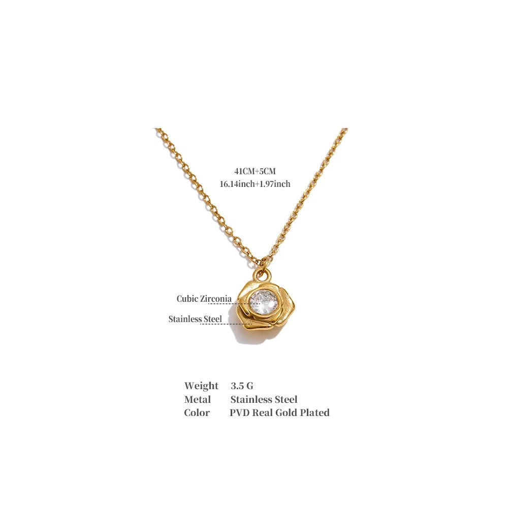 Cubic zirconia flower necklace in gold-plated stainless steel with cubic zirconia.
