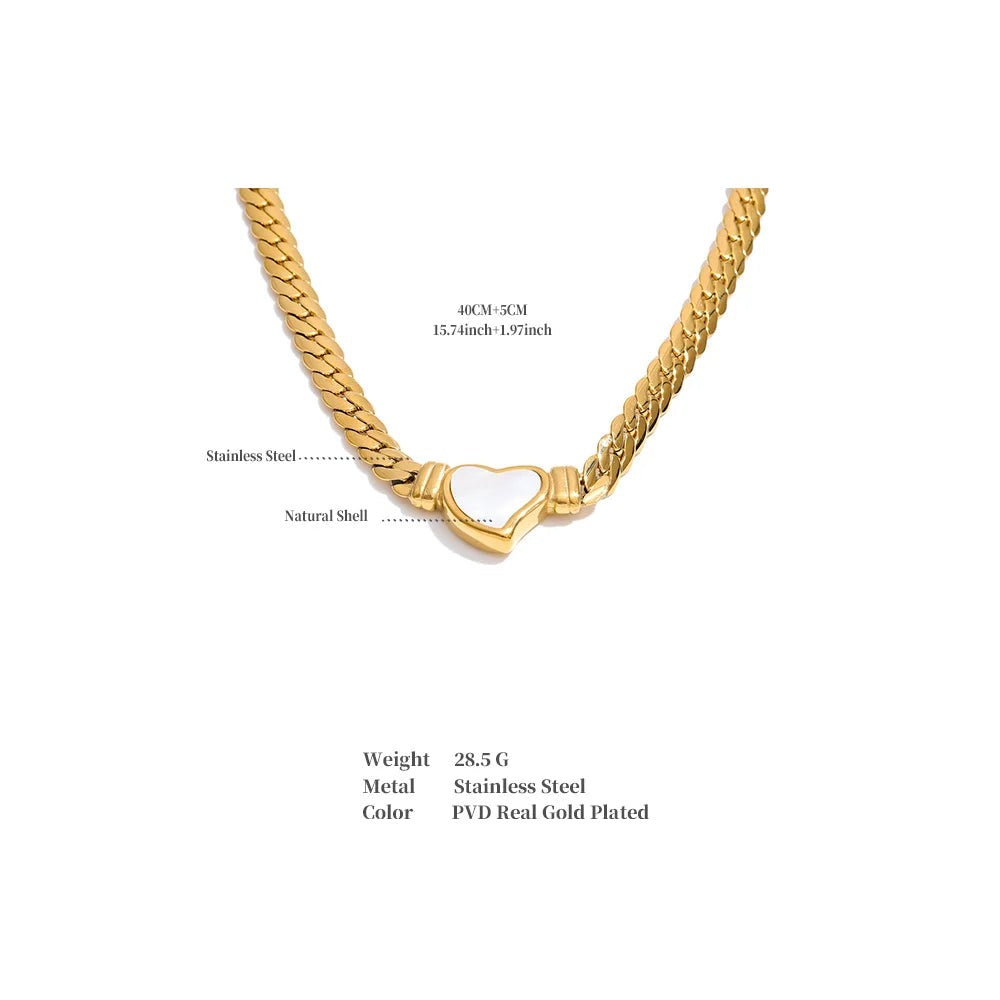 Shell heart chain necklace in gold-plated stainless steel with shell.