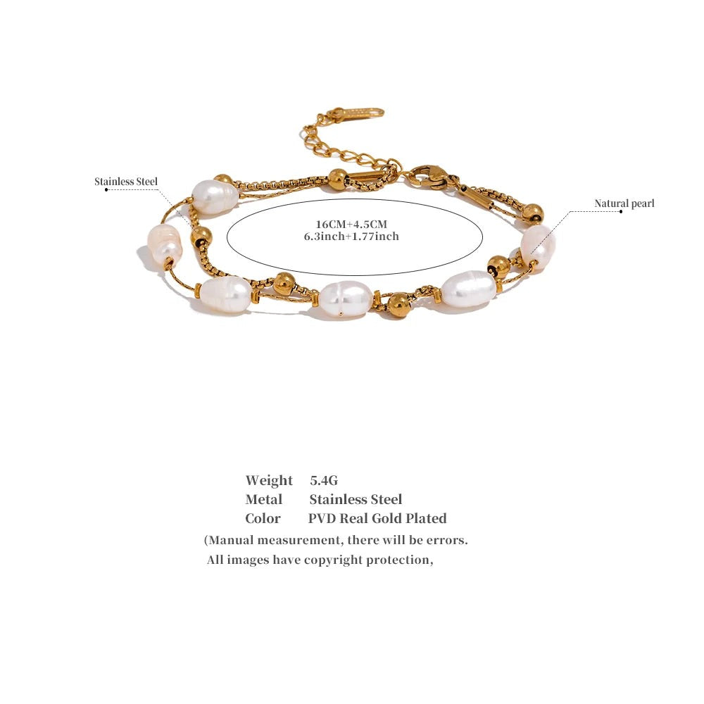 Freshwater pearl geometric chain necklace in gold-plated stainless steel with freshwater pearl.