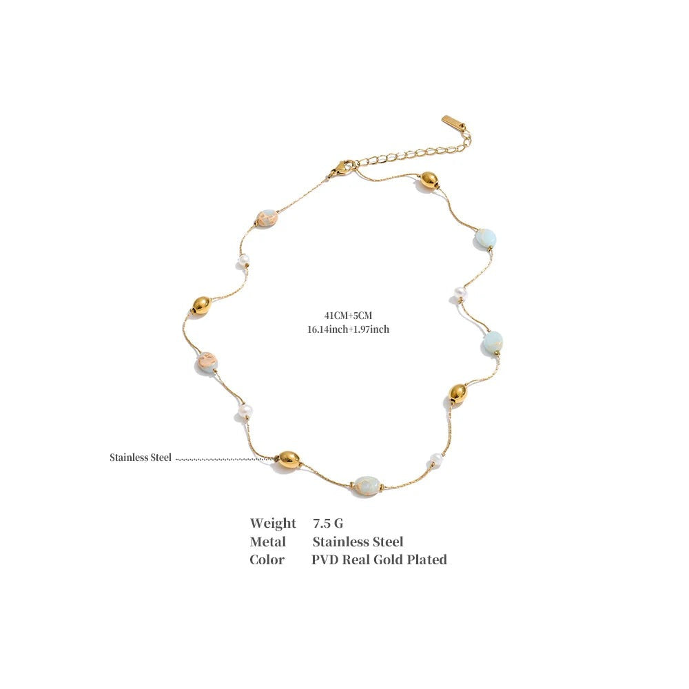 Pearl natural stone beaded necklace in gold-plated stainless steel with pearl and natural stone.