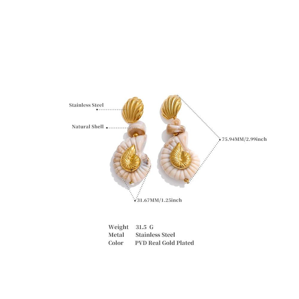 Shell resin geometric earrings in gold-plated stainless steel with shell and resin.