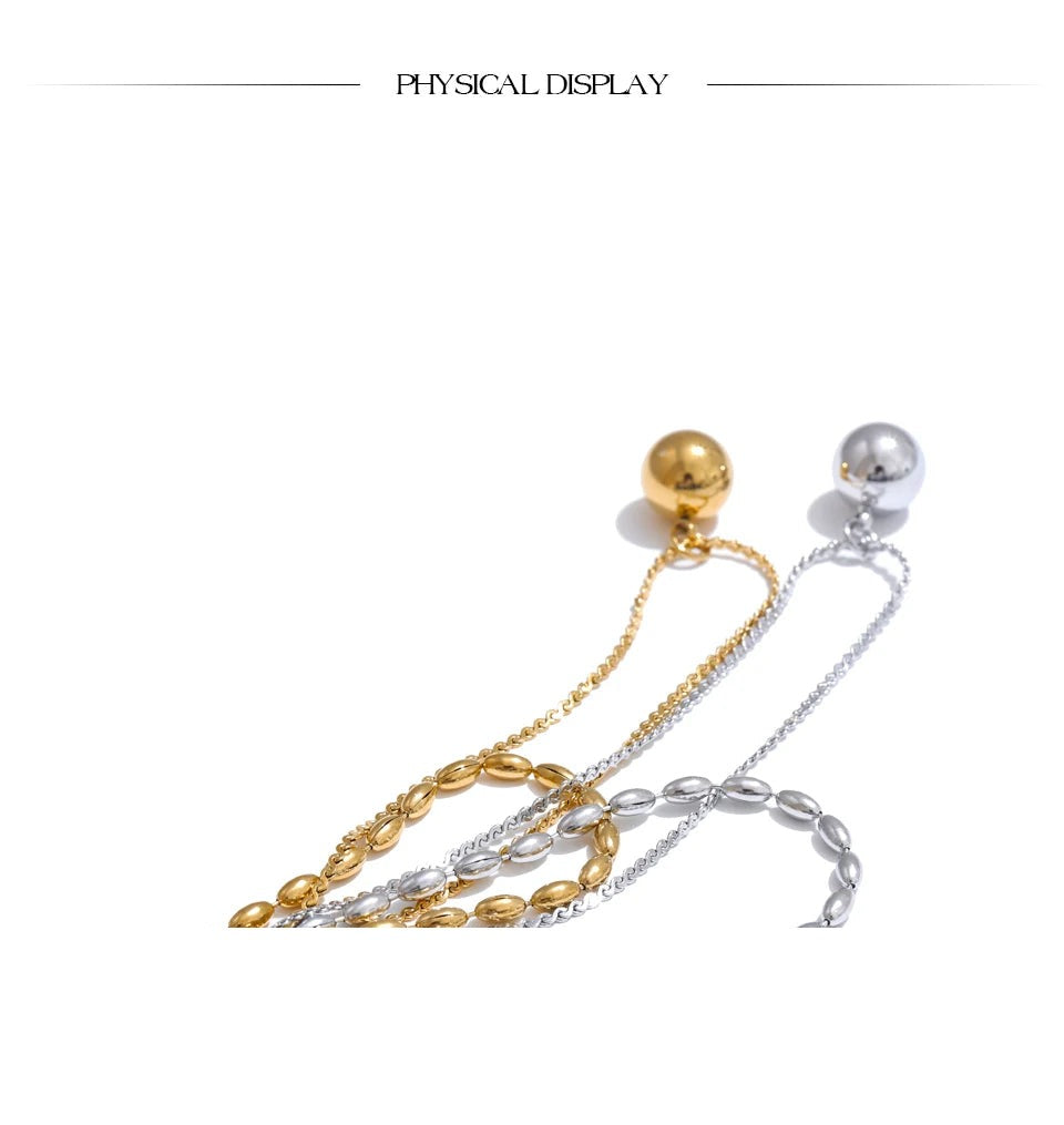 Geometric chain layered necklace in gold-plated stainless steel.