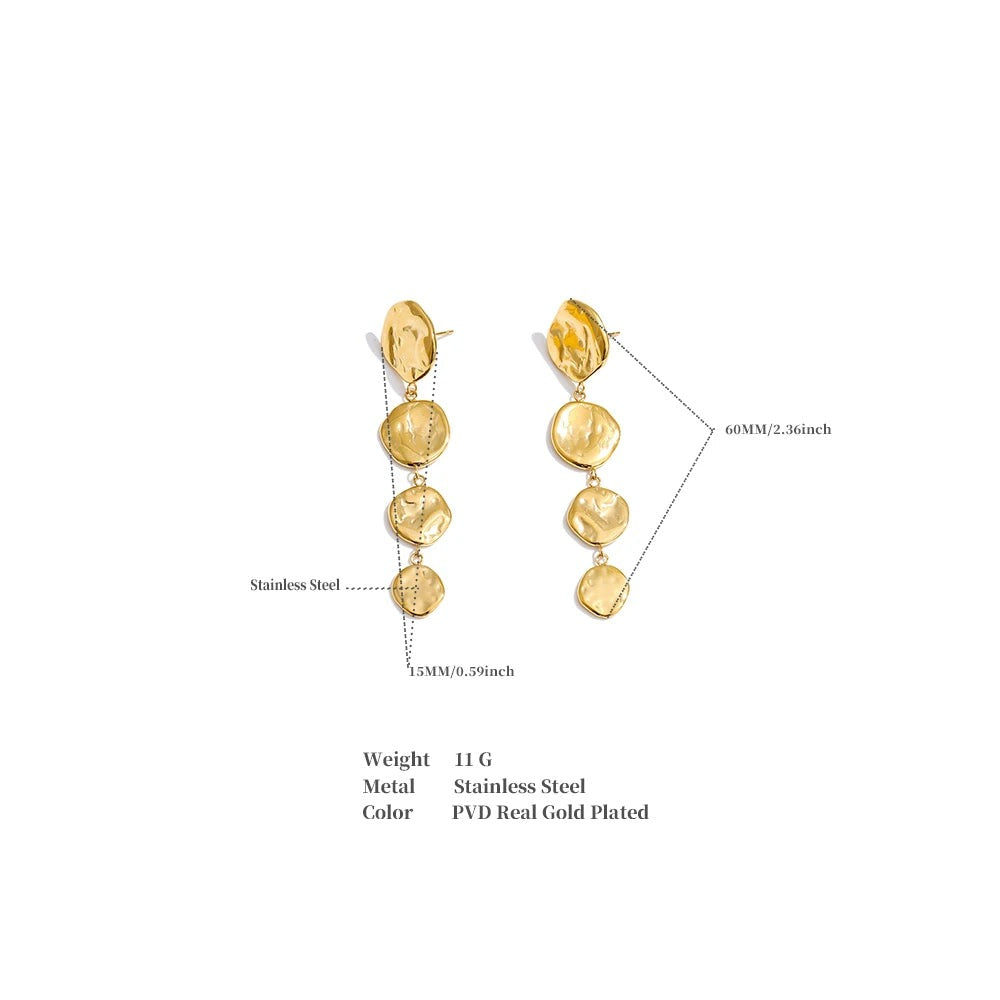 Geometric chain earrings in gold-plated stainless steel.