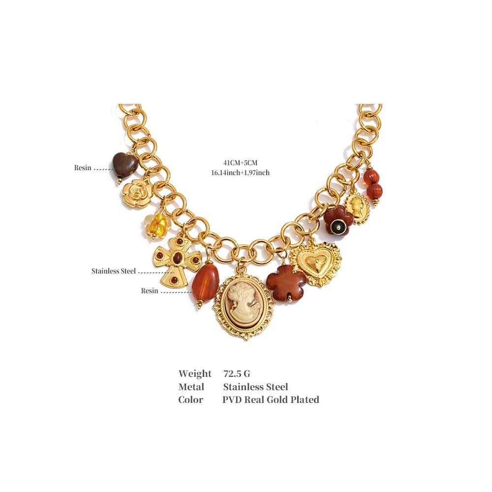 Resin acrylic heart necklace in gold-plated stainless steel with resin and acrylic.