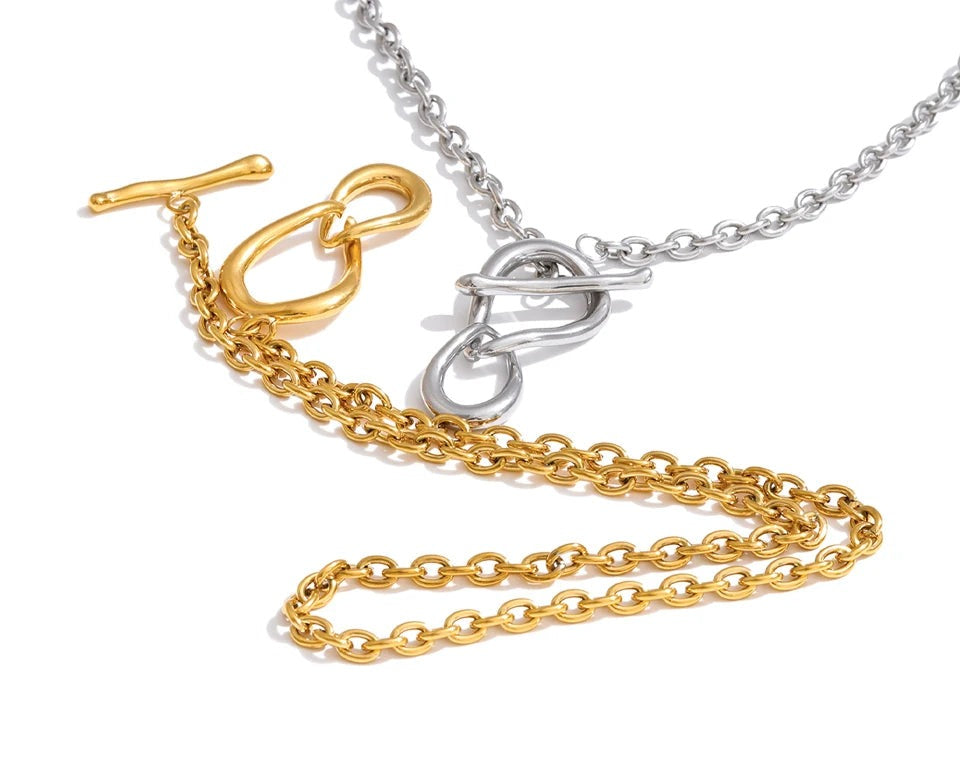 Geometric necklace in gold-plated stainless steel.