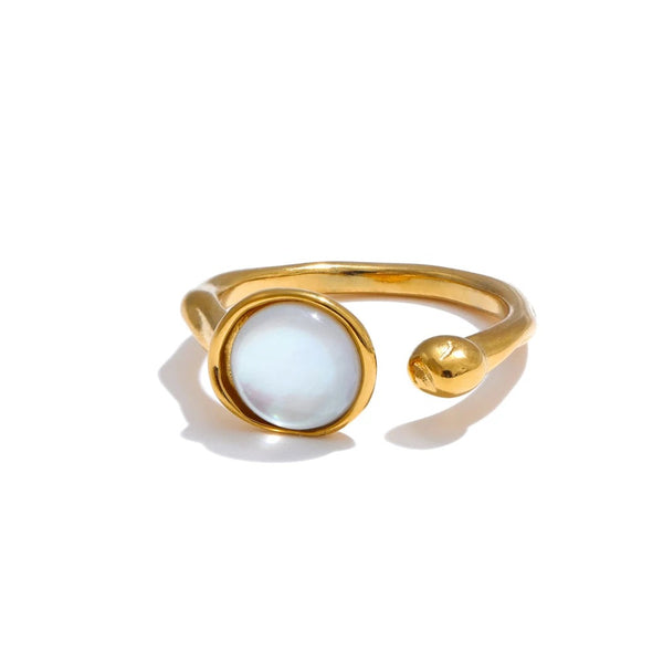 Gold-plated stainless steel ring with a shell and a pearl.