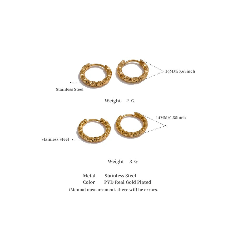 Geometric earrings in gold-plated stainless steel.