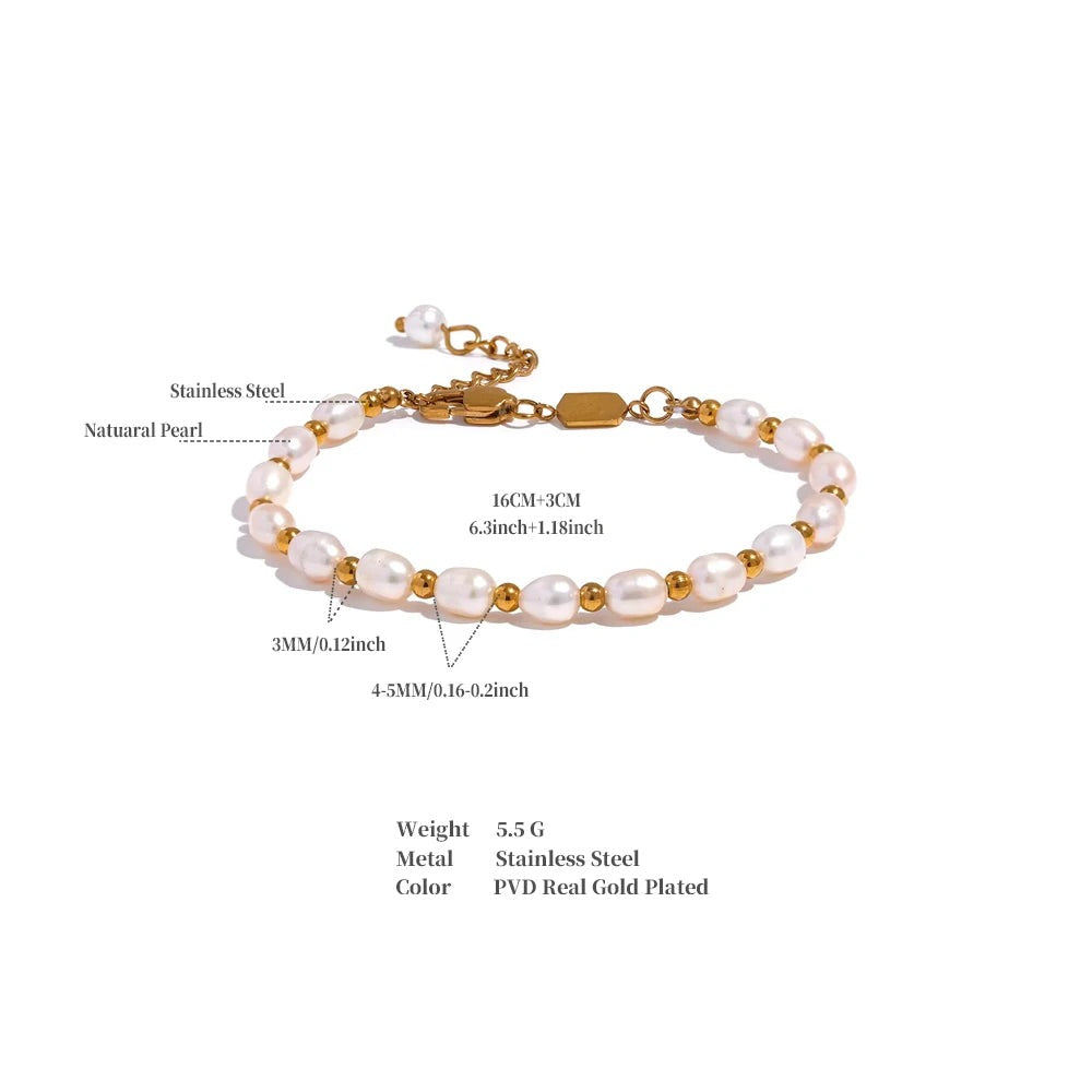 Freshwater pearl geometric bracelet in gold-plated stainless steel with freshwater pearl.