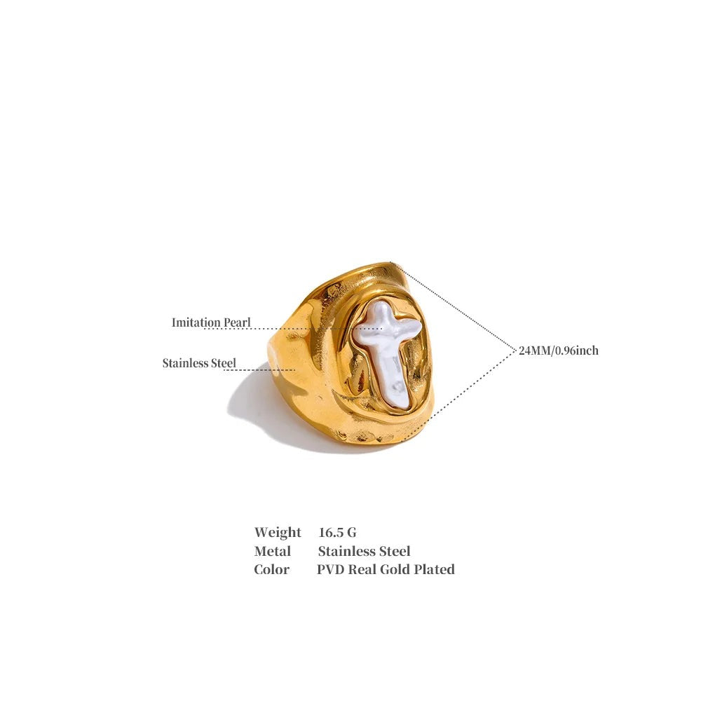 Pearl cross geometric ring in 18K gold-plated stainless steel with pearl.