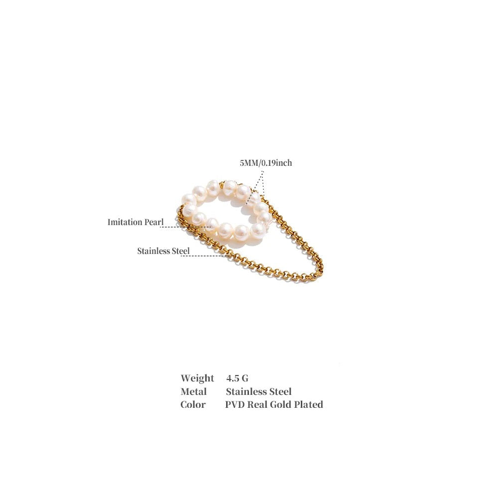 Freshwater pearl geometric necklace in 18K gold-plated stainless steel with freshwater pearl.