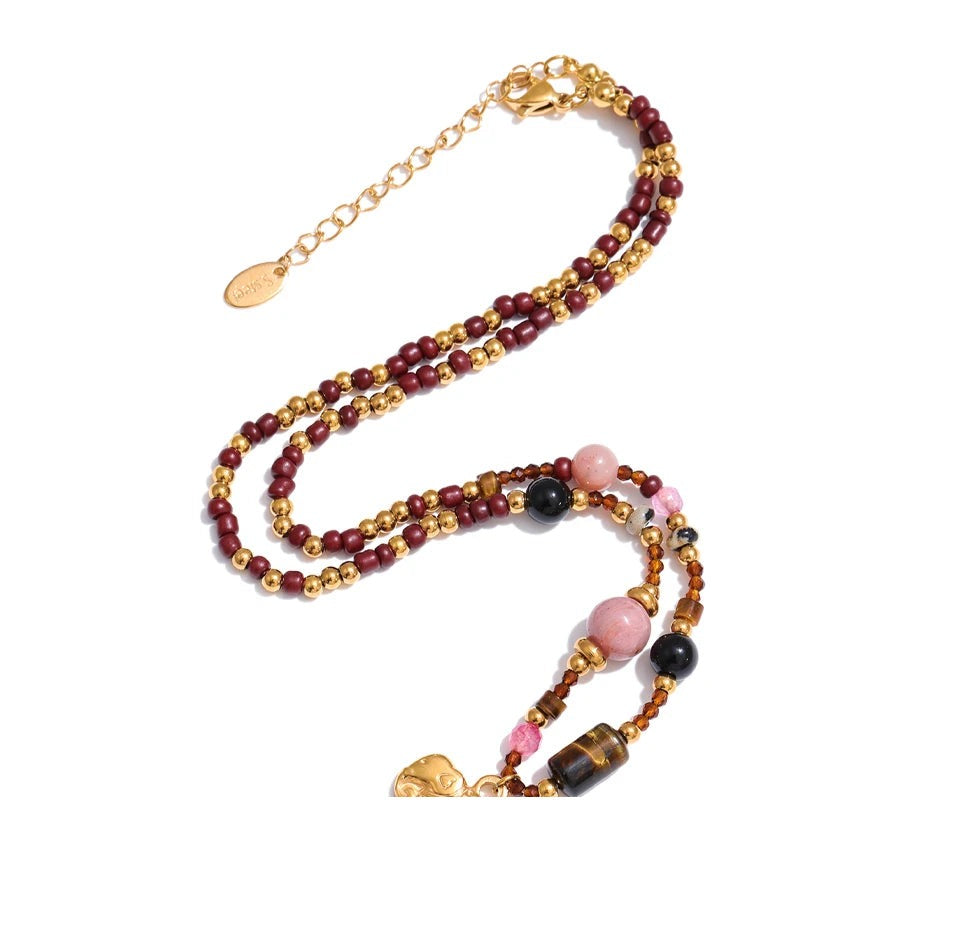 Natural stone beaded chain necklace in gold-plated stainless steel with natural stone.