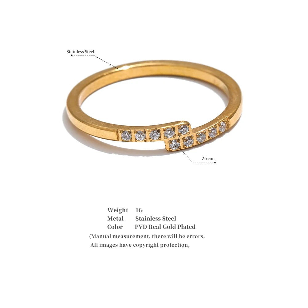 Cubic zirconia geometric ring in 18K gold-plated stainless steel with cubic zirconia.
