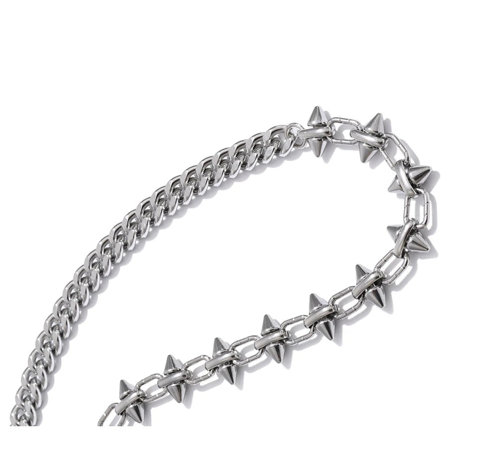 Vintage geometric chain necklace in gold-plated stainless steel.