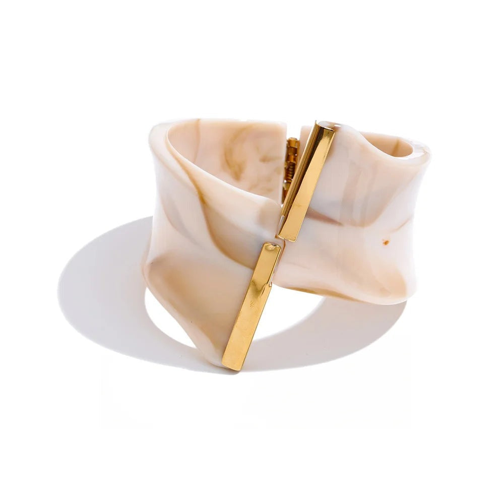 Gold-plated stainless steel bracelet with resin and acrylic.