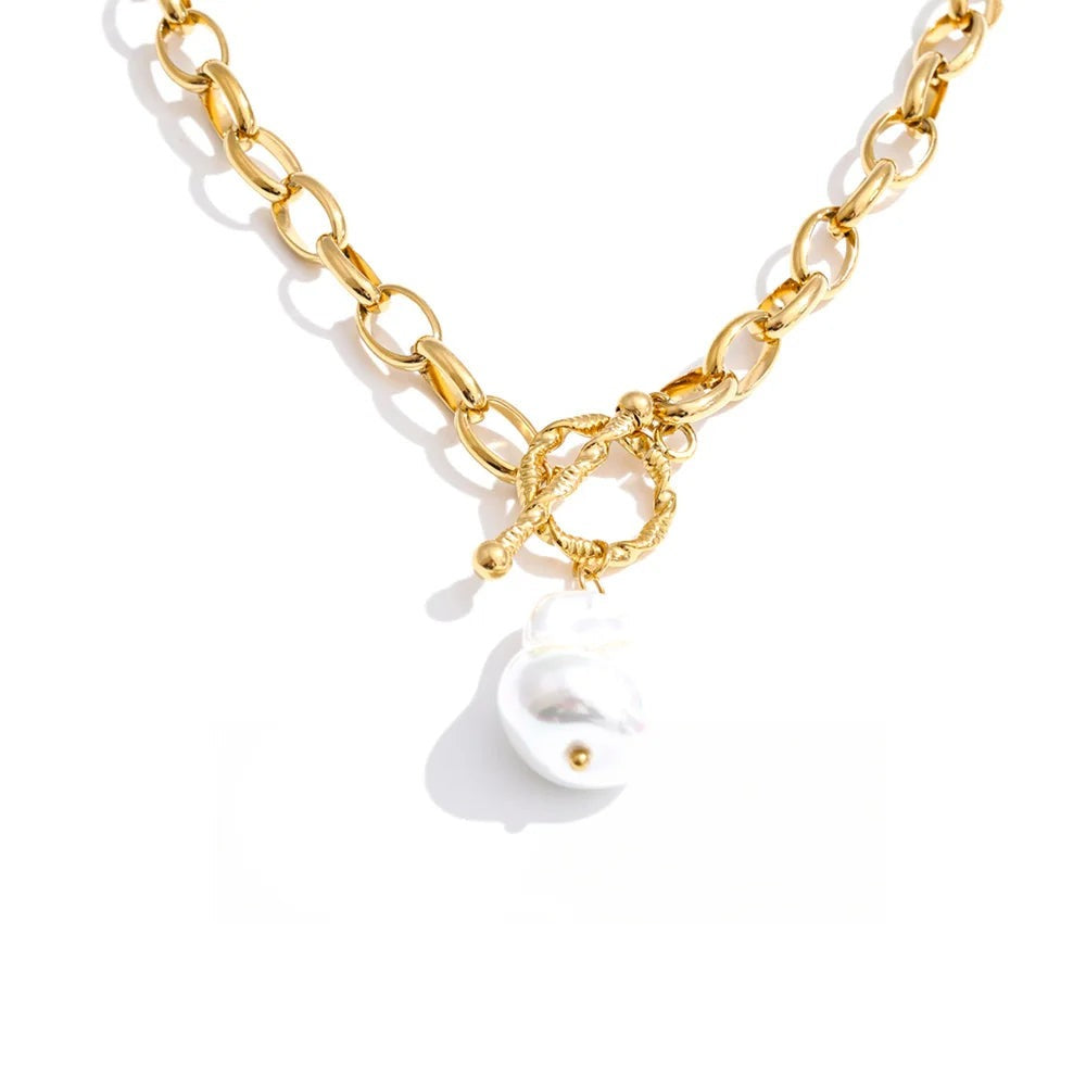 Gold-plated stainless steel necklace with pearl pendant.