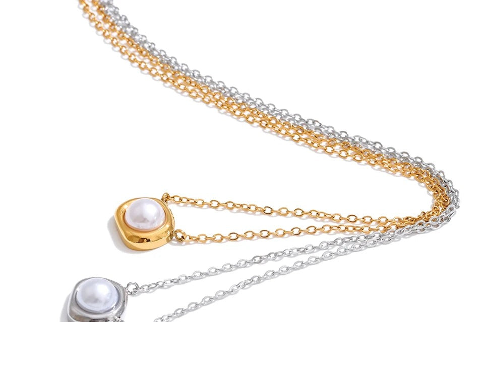 Pearl geometric necklace in gold-plated stainless steel with pearl.