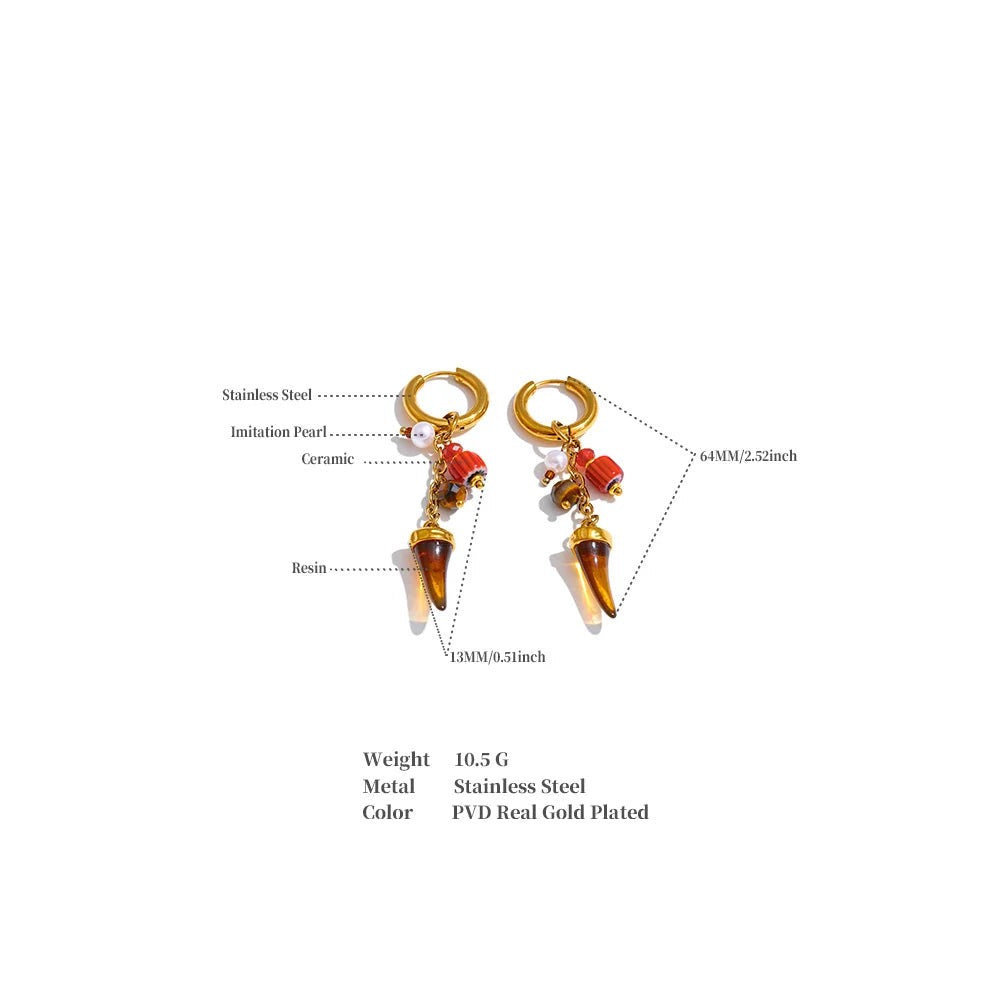 Resin geometric earrings in gold-plated stainless steel with resin.
