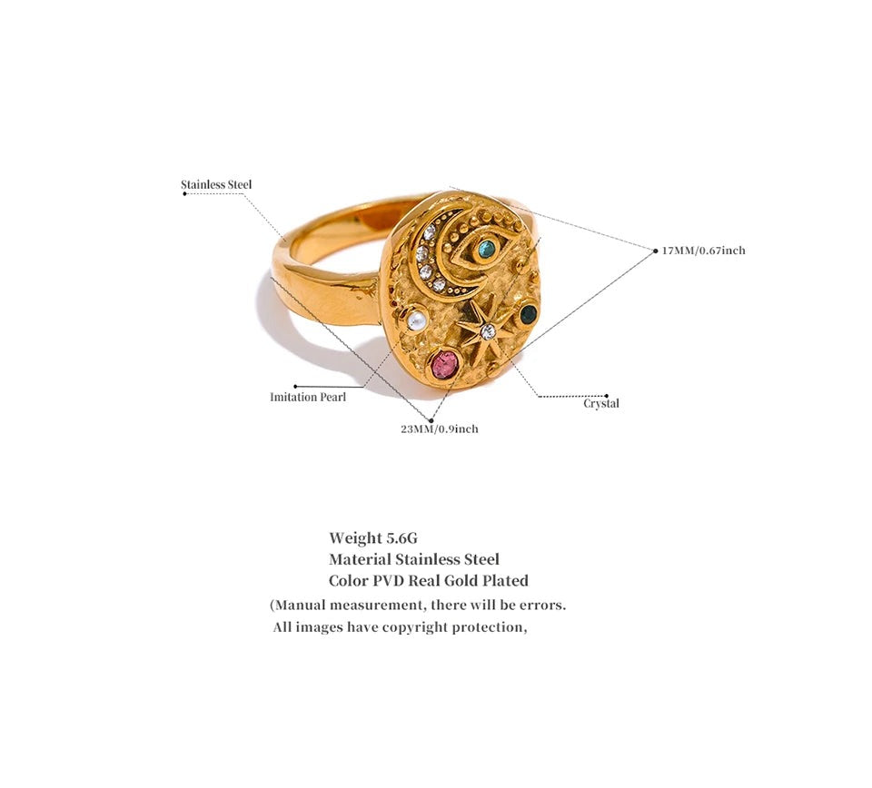 Cubic zirconia star moon ring in 18K gold-plated stainless steel with cubic zirconia.