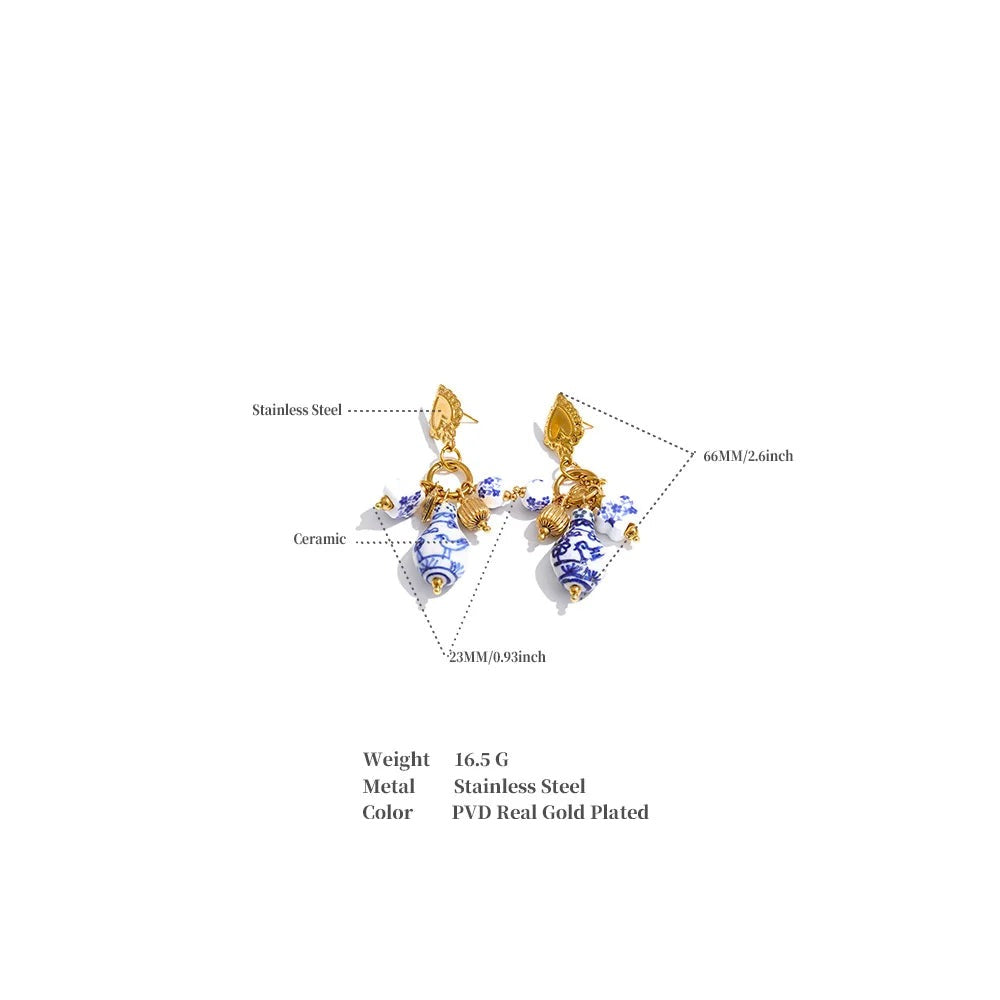 Heart flower geometric earrings in gold-plated stainless steel.