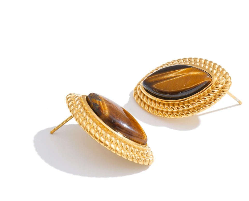 Natural stone geometric earrings in gold-plated stainless steel with natural stone.