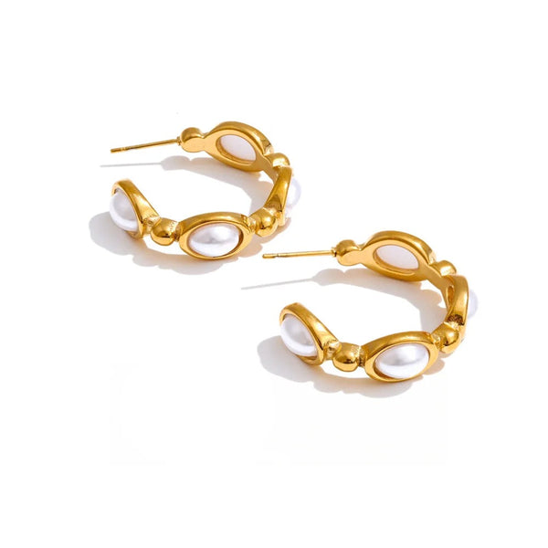 Gold-plated stainless steel earrings with pearls.