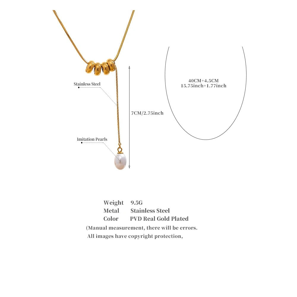 Pearl beaded geometric necklace in gold-plated stainless steel with pearl.