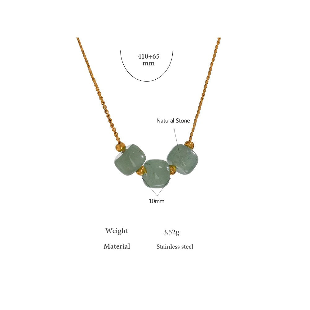 Green natural stone geometric necklace in 18K gold-plated stainless steel with natural stone.