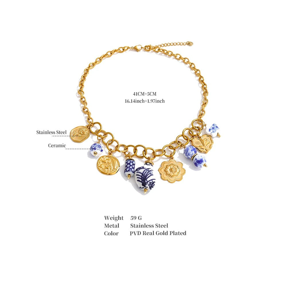 Heart flower star necklace in gold-plated stainless steel.